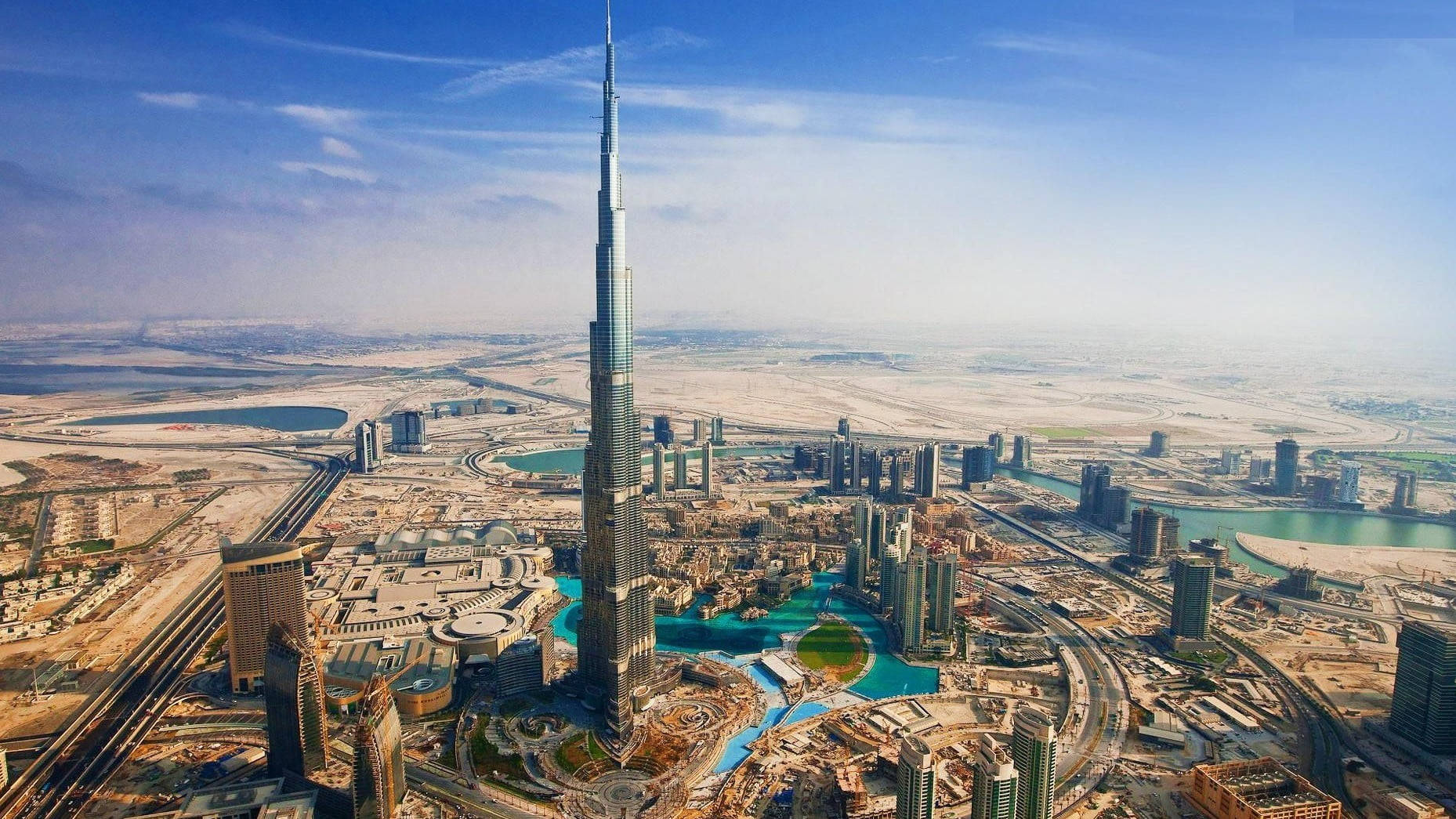 United Arab Emirates Panoramic Khalifa Tower Wallpaper