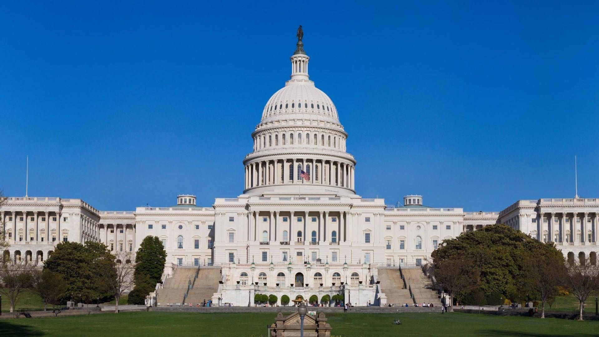 Splendid Wide-Angle Shot of the United States Capitol Wallpaper