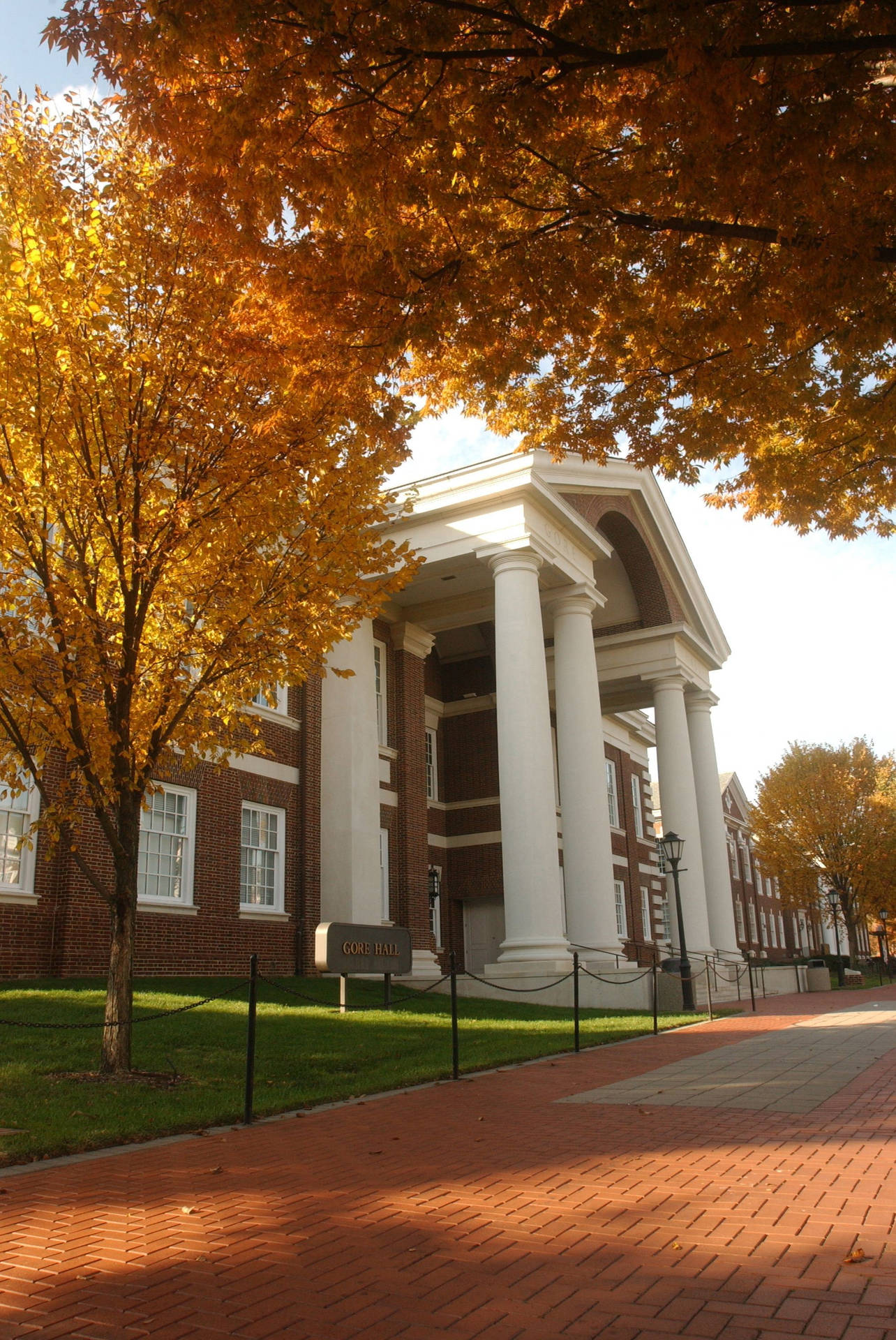Majestic Architecture of University of Delaware Campus Building Wallpaper