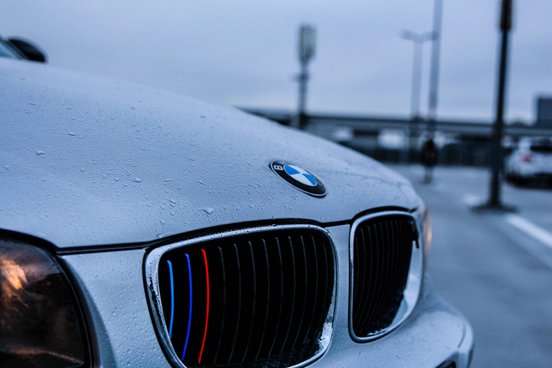 "The BMW Experience - Power and Luxury Embodied" Wallpaper