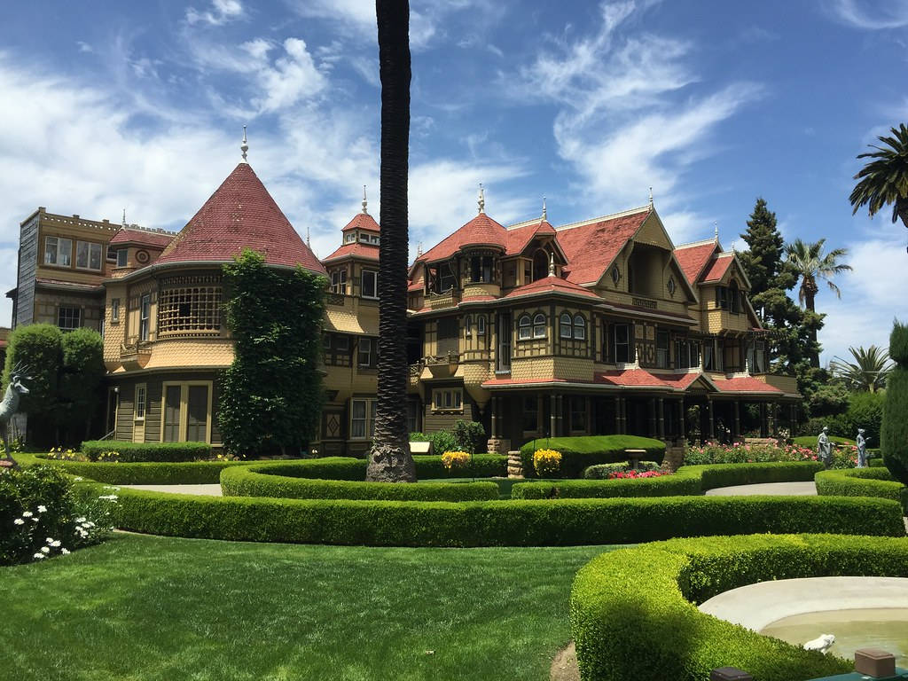 Winchester Mystery House Side Photo Wallpaper