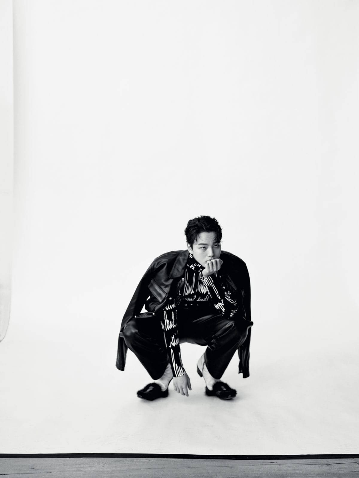 "Smart and Stylish Yeo Jin Goo in Black Leather Jacket" Wallpaper